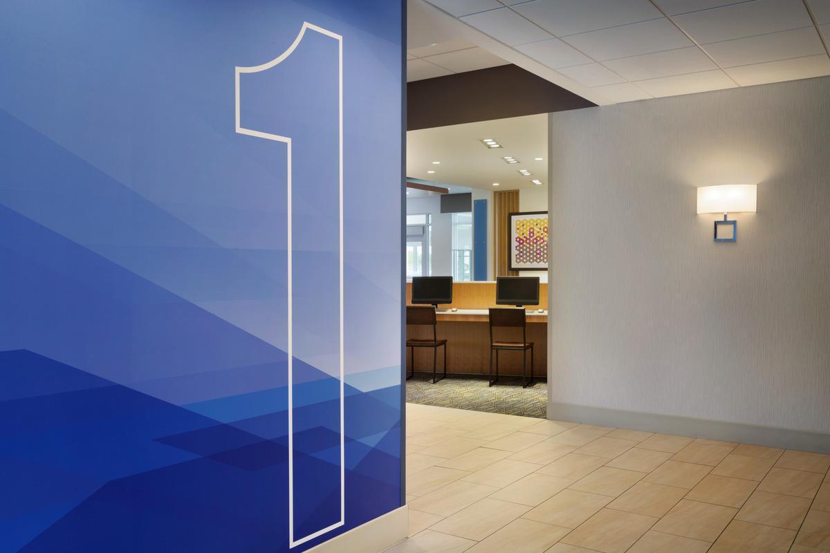 Holiday Inn Express & Suites Findlay North By Ihg Bagian luar foto